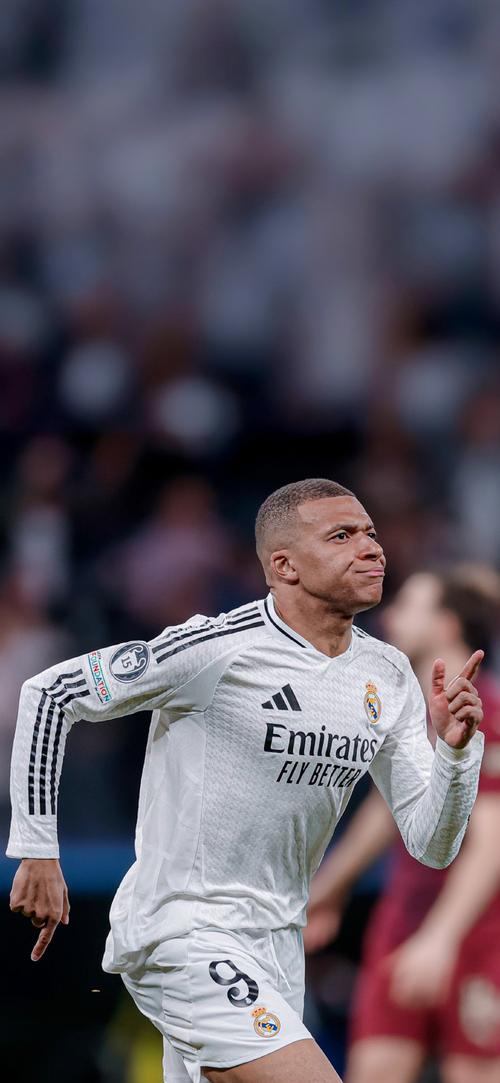 2025赛季中超最佳阵容：法比奥、瓦科领衔，蒋圣龙、朱辰杰入选（中超2025赛季最佳阵容出炉：法比奥、瓦科领衔，蒋圣龙与朱辰杰上榜）