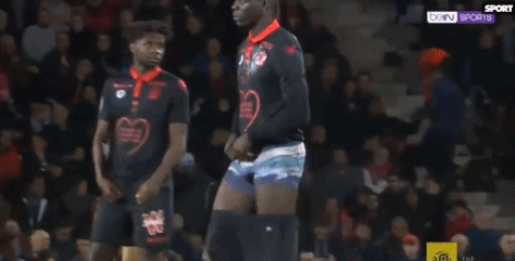 利物浦官方：战毕包将首次穿新主场球衣，社区盾穿新客场球衣