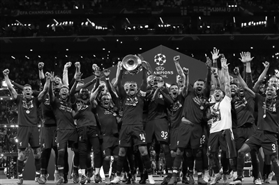 曼晚：曼联决定让莱昂先在青训梯队效力，以适应英格兰足球