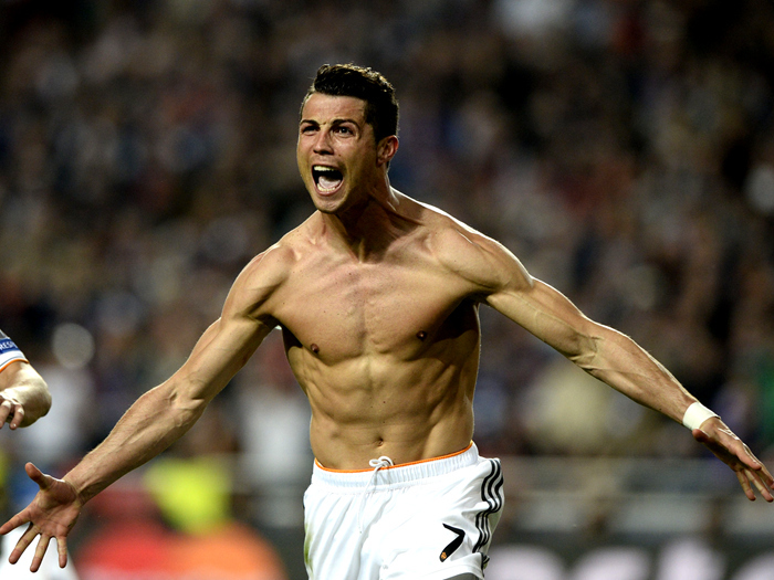 年度连斩55球！姆巴佩冲击C罗纪录，奋力创皇马历史新篇章