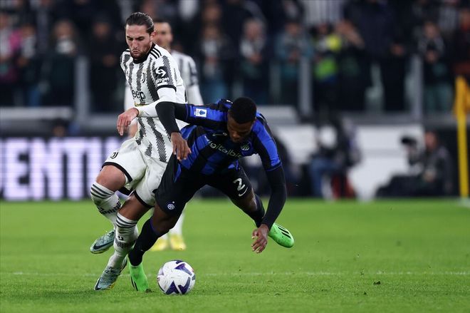 表情严肃！杨鸣回应遭江苏大逆转：球员没能站出来，大家畏手畏脚