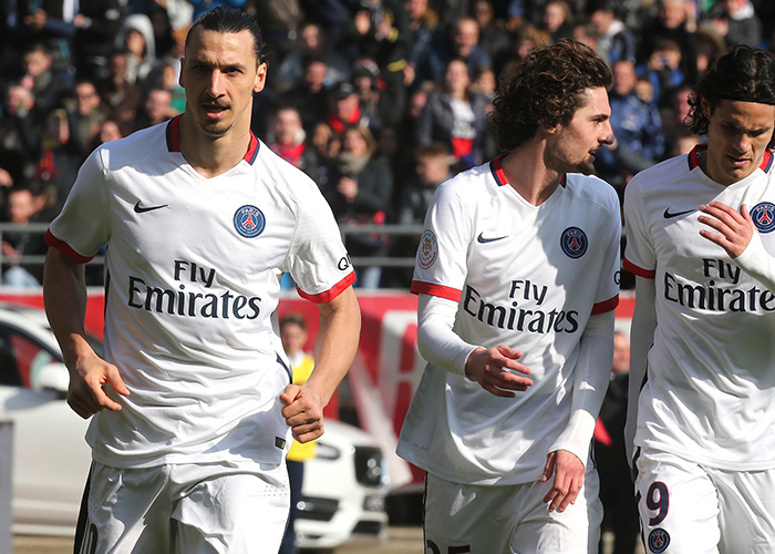 欧冠赛场精彩瞬间：皇马2-1取胜,