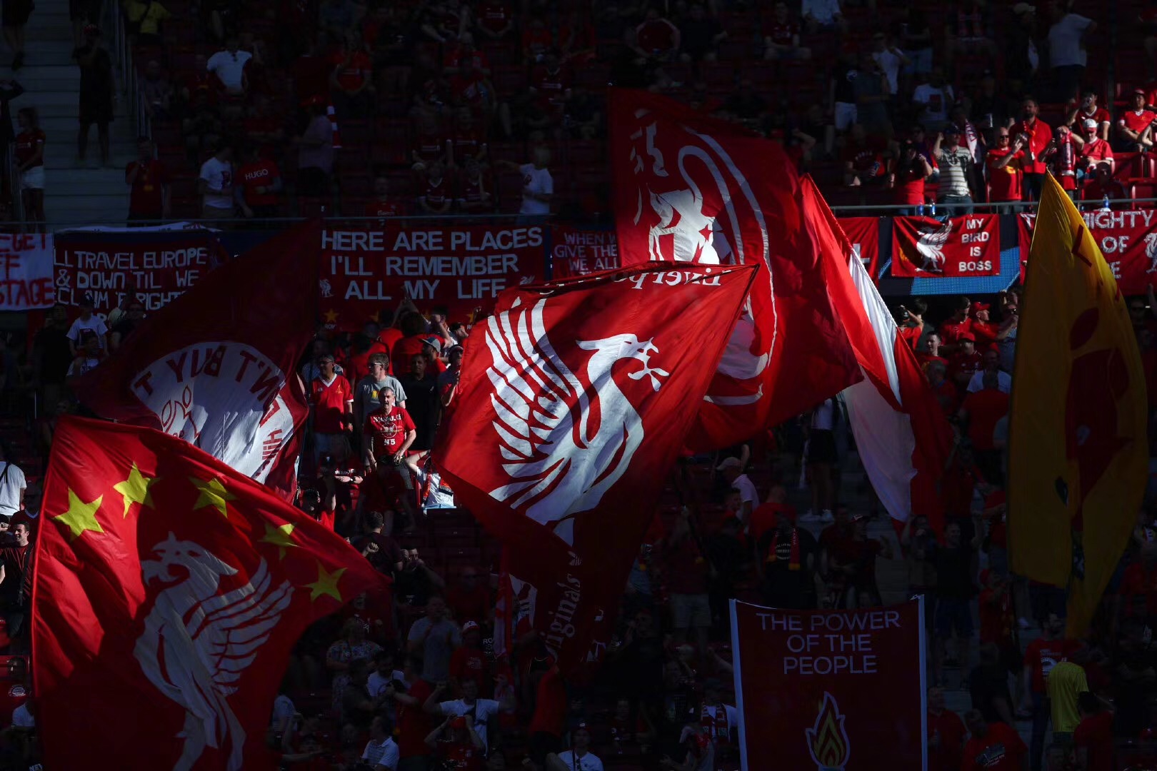 国际足联2025年赛事冠军：切尔西夺世俱杯、巴黎捧洲际杯（2025年FIFA两大杯王者：切尔西问鼎世俱杯，巴黎加冕洲际杯）