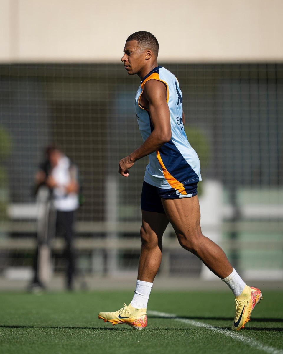 曼晚：巴莱巴在非洲杯遭遇伤病，若不严重曼联将继续追求他（曼晚：巴莱巴非洲杯受伤，若伤情无大碍曼联仍将推进引进）